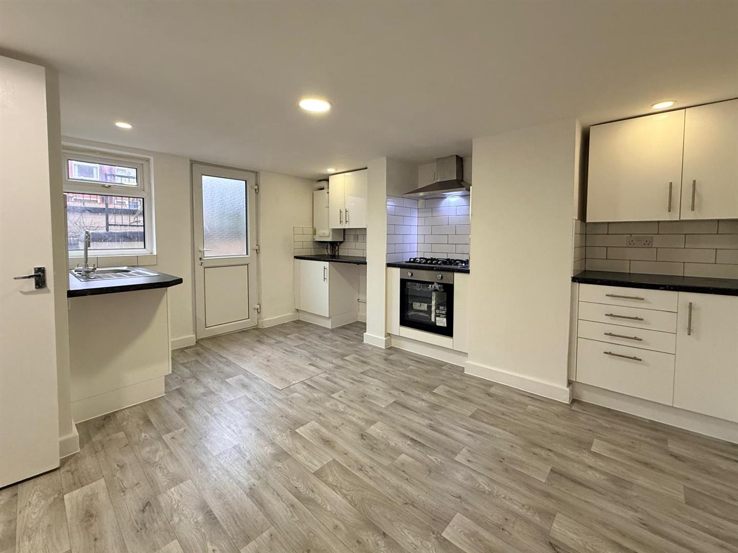 Longroyd Avenue, Leeds